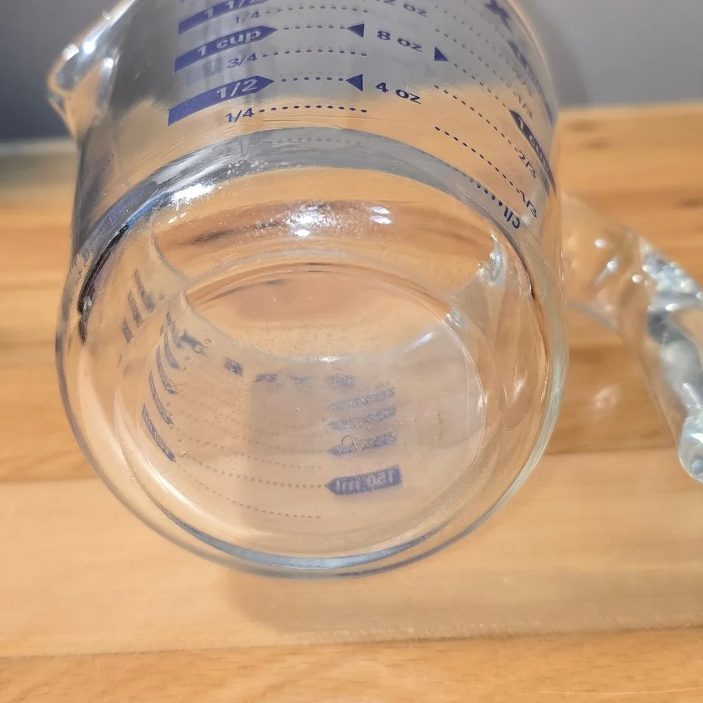 Pyrex 2 Cup Glass Measuring Cup Blue Lettering 500ml 16oz Made in USA Corning